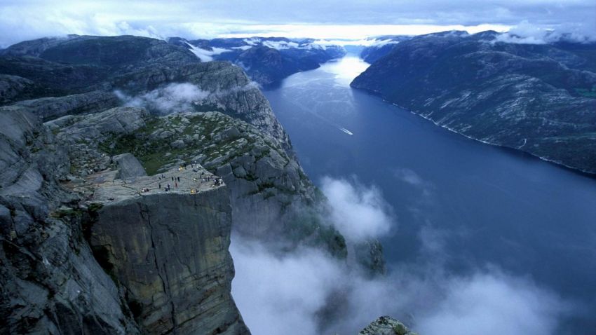 Falaise de Preikestolen